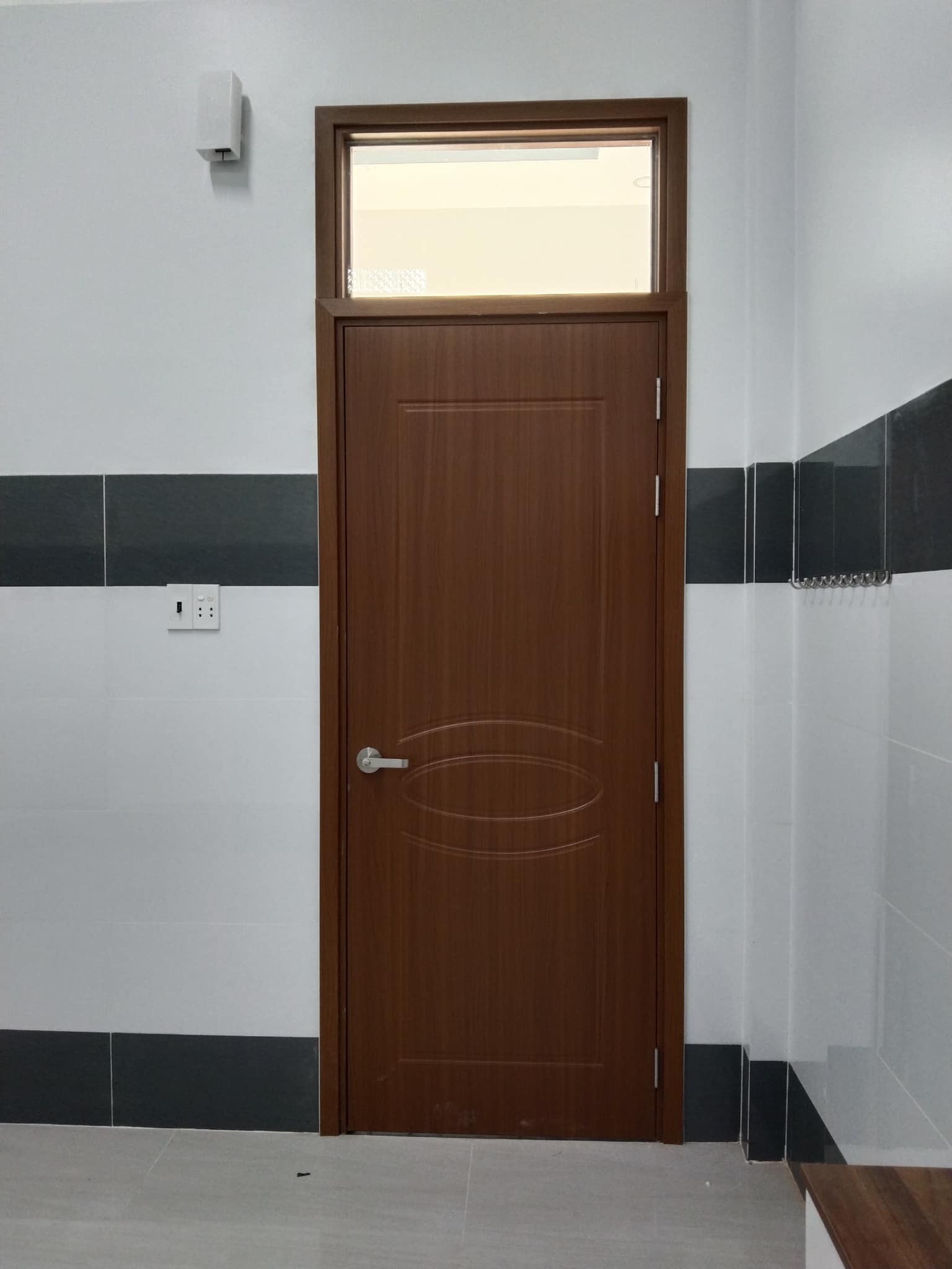 Cửa nhựa giả gỗ tại Long An
