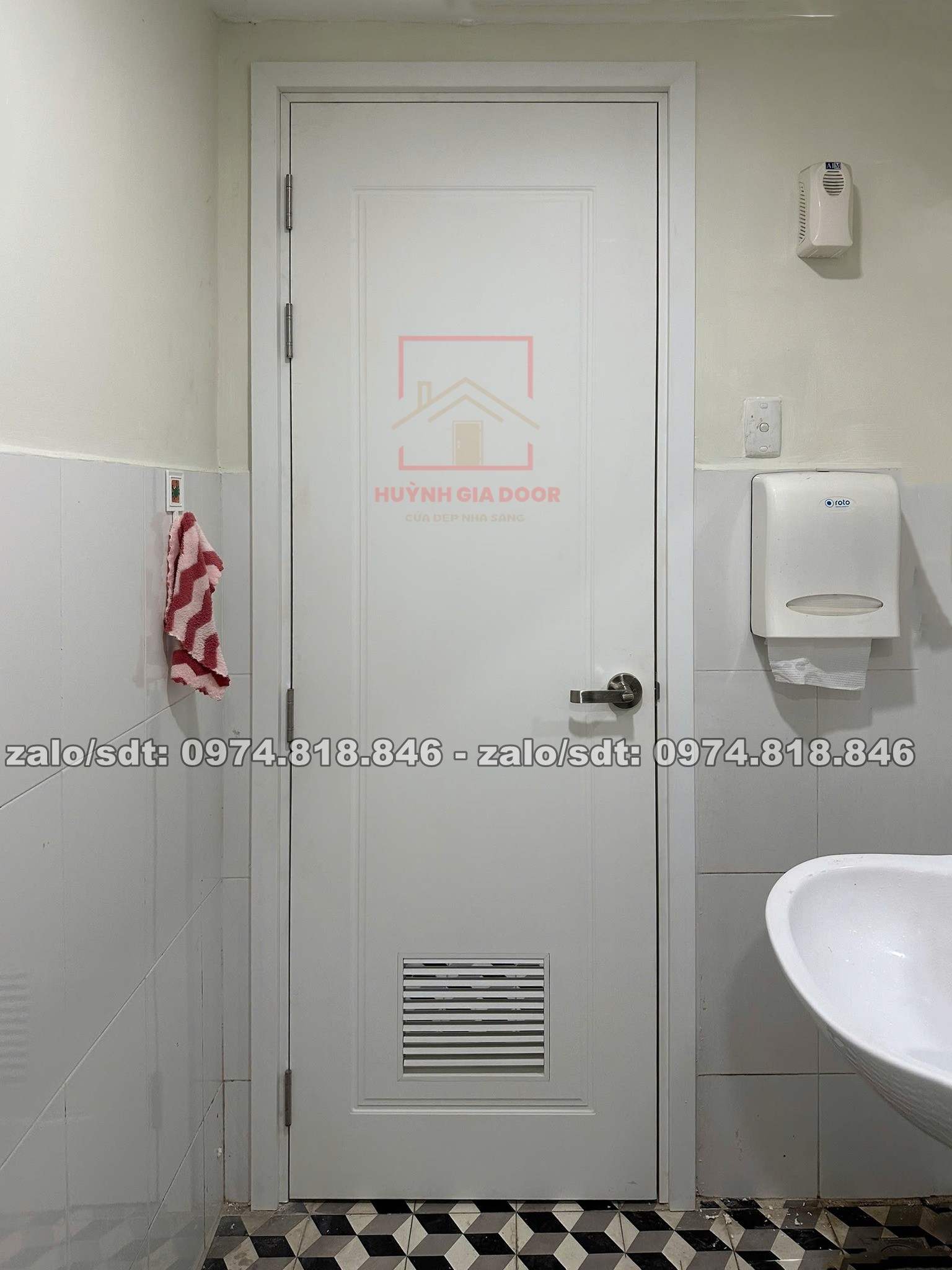 Giá cửa nhựa Composite tại TPHCM